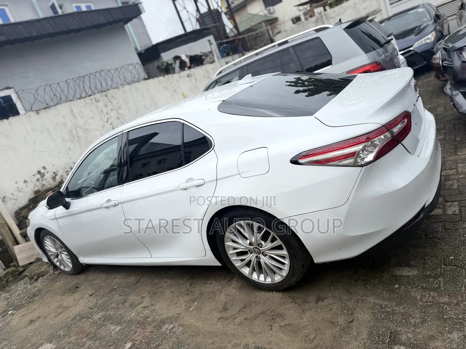 Toyota Camry XLE FWD (2.5L 4cyl 8AM) 2018 White
