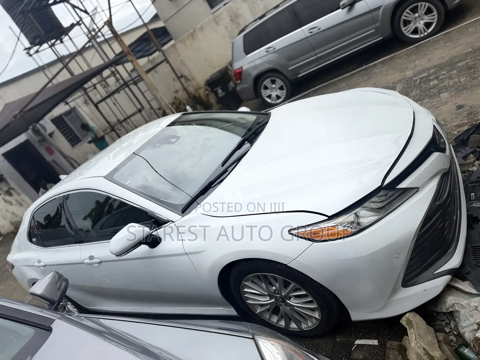 Toyota Camry XLE FWD (2.5L 4cyl 8AM) 2018 White