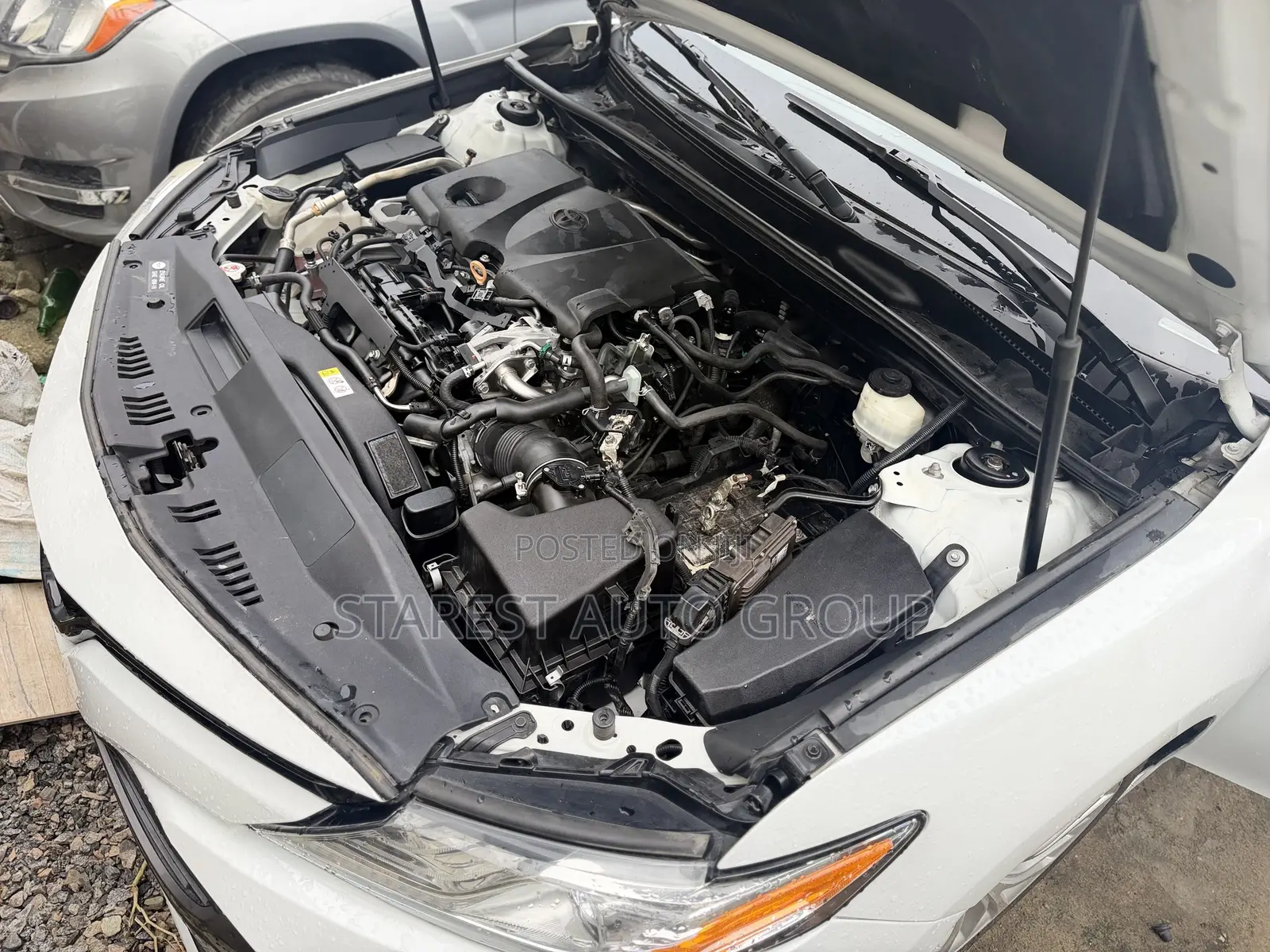 Toyota Camry XLE FWD (2.5L 4cyl 8AM) 2018 White