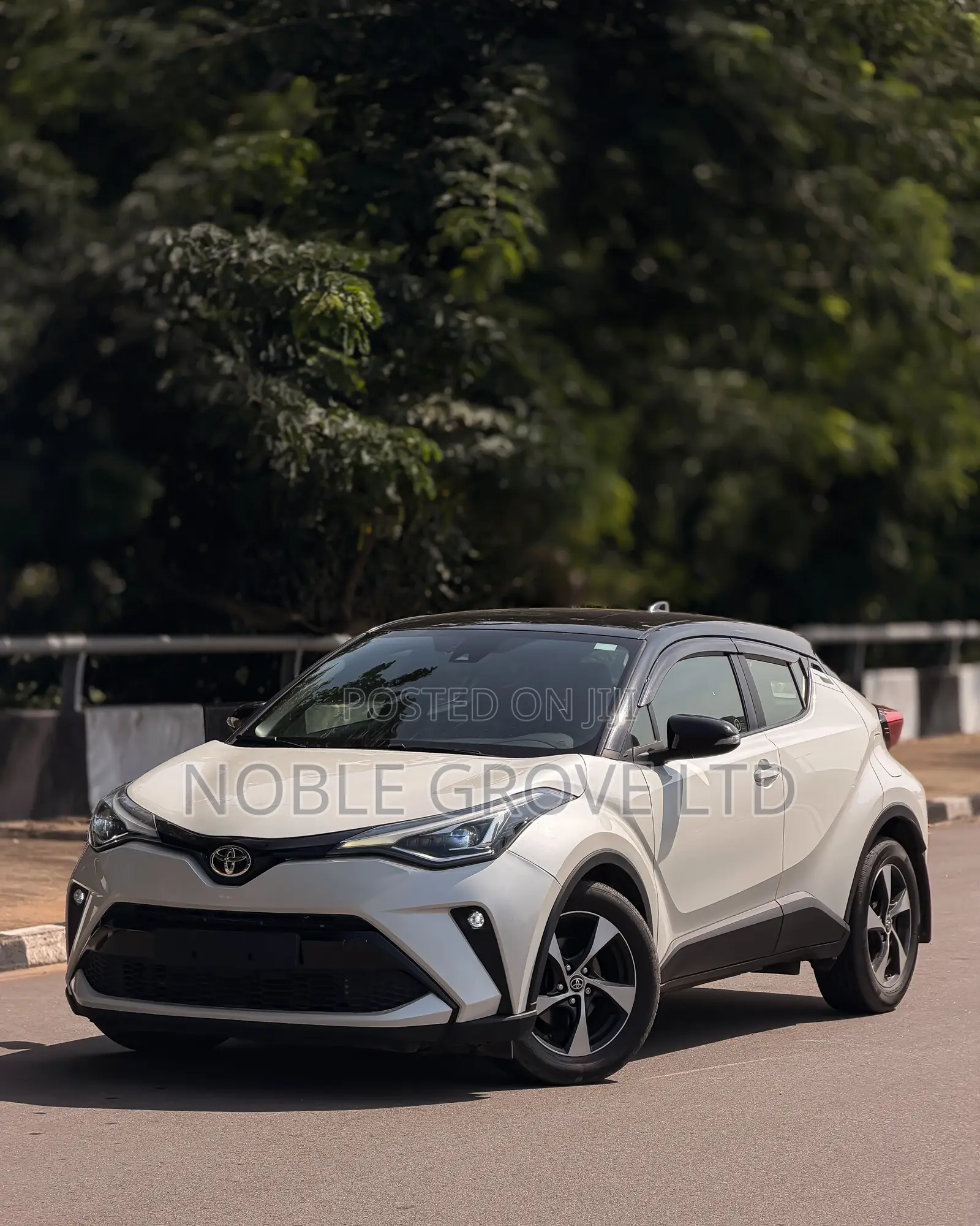 Toyota C-HR LE FWD 2019 White