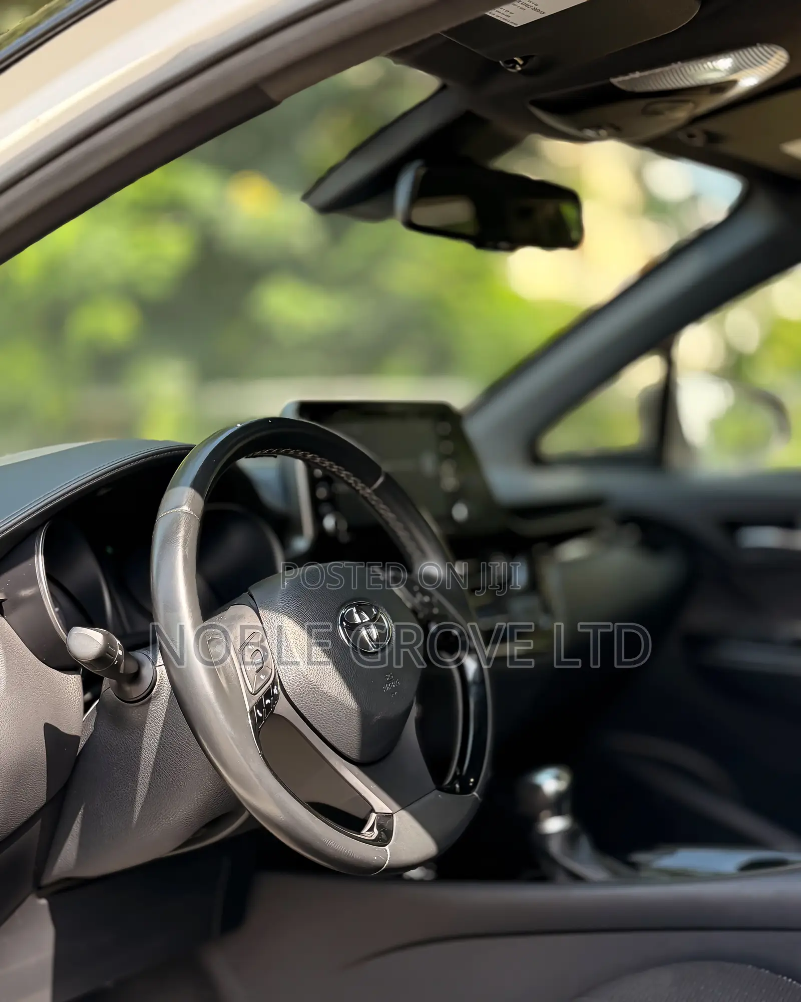 Toyota C-HR LE FWD 2019 White