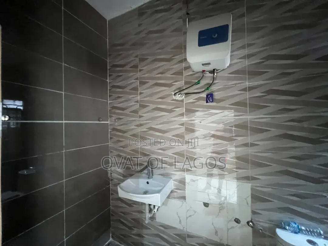 3bdrm Duplex in Harris Drive, VGC / Ajah for rent
