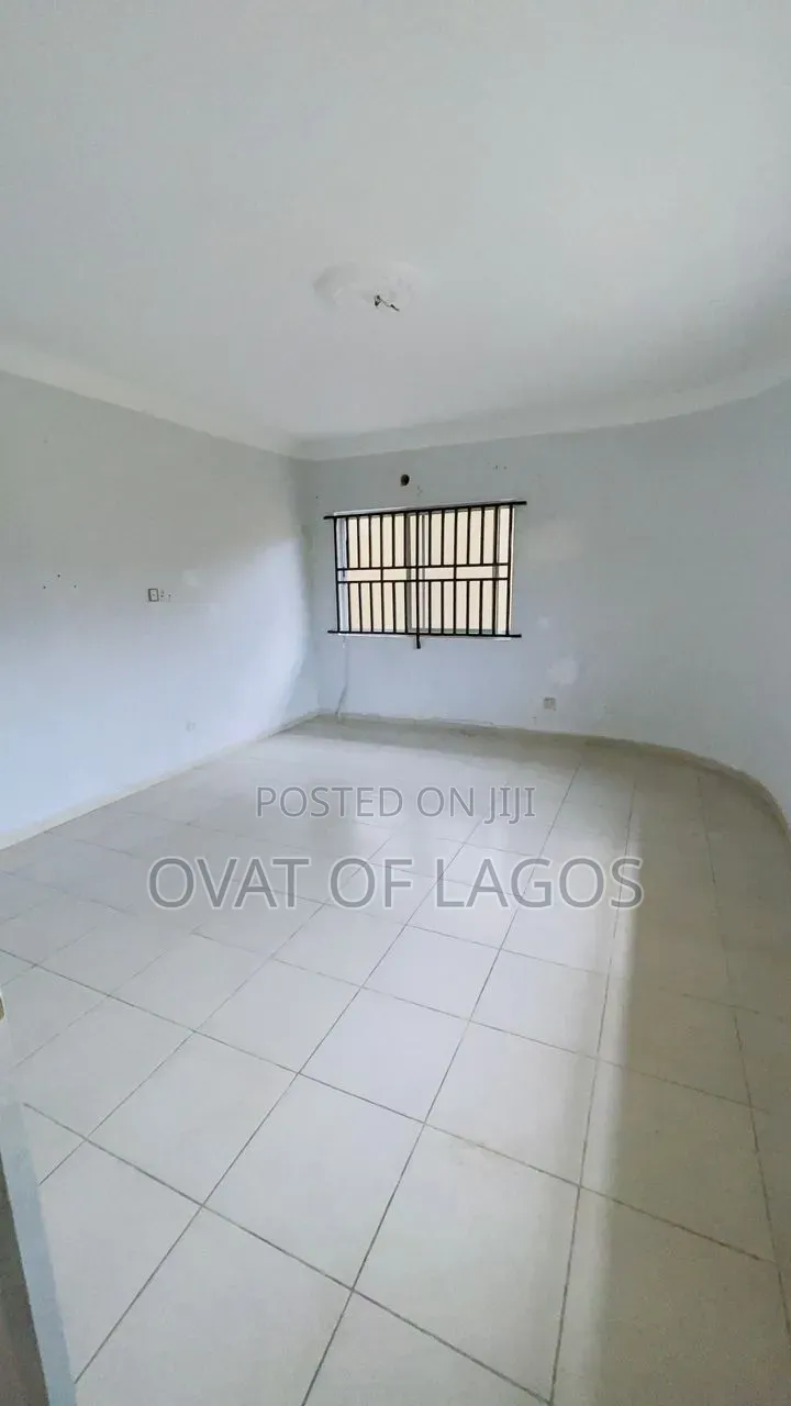 3bdrm Block of Flats in Lekki Phase 1 for rent