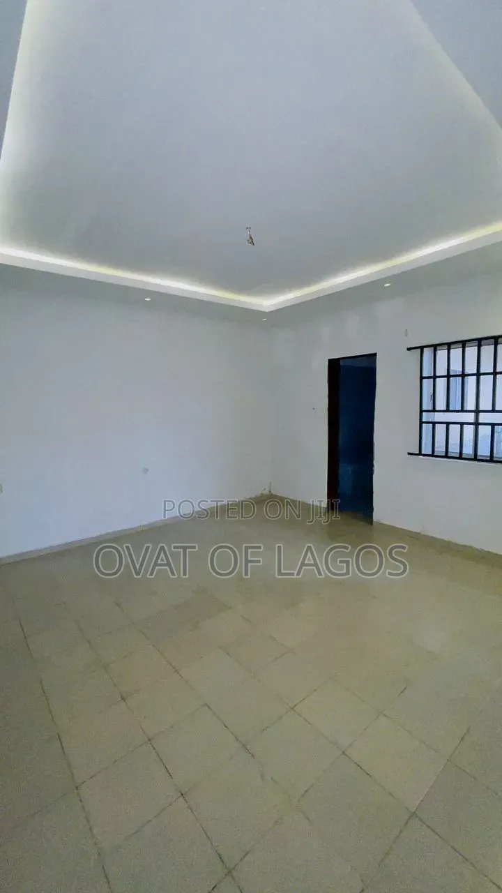 3bdrm Block of Flats in Lekki Phase 1 for rent