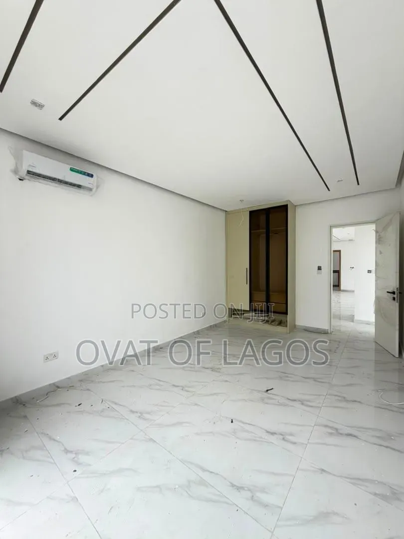 2bdrm Apartment in Lekki Phase 1 for sale