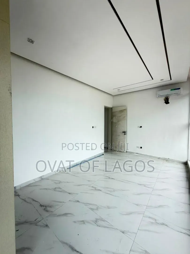 2bdrm Apartment in Lekki Phase 1 for sale