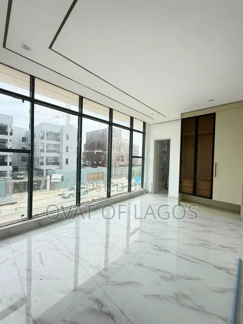 2bdrm Apartment in Lekki Phase 1 for sale