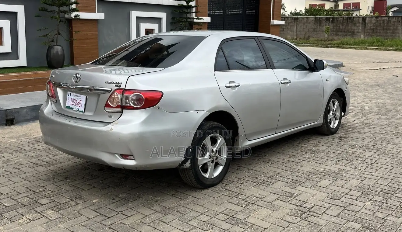Toyota Corolla L 4-Speed Automatic 2013 Silver