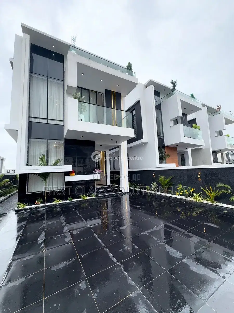5bdrm Duplex in Ologolo for sale