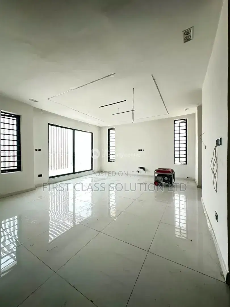 3bdrm Penthouse in Ikate for sale