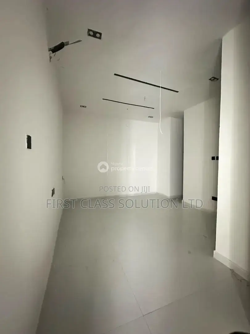 3bdrm Penthouse in Ikate for sale