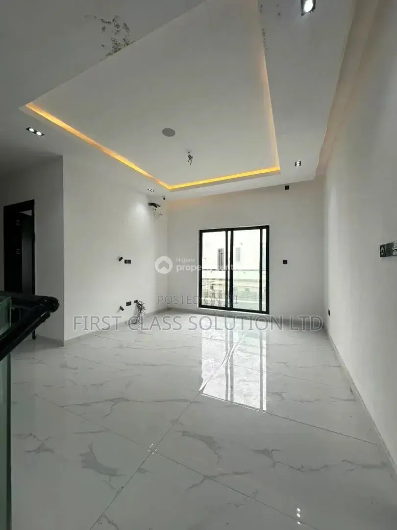 5bdrm Duplex in Ikota for sale