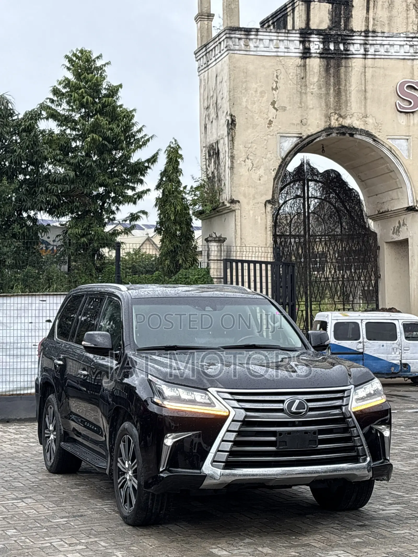 Lexus LX 570 (5 seats) AWD 2019 Black