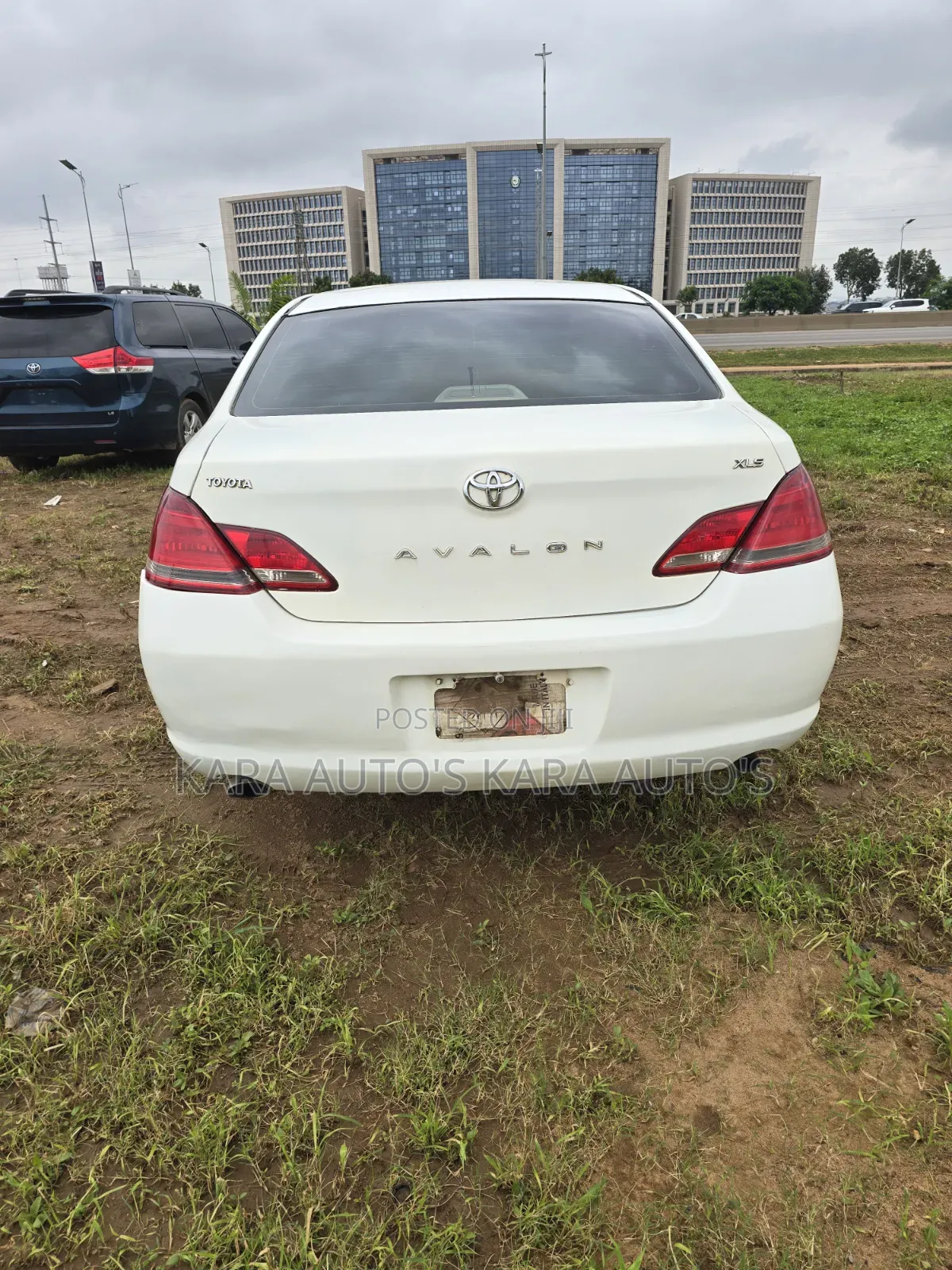 Toyota Avalon 2006 White