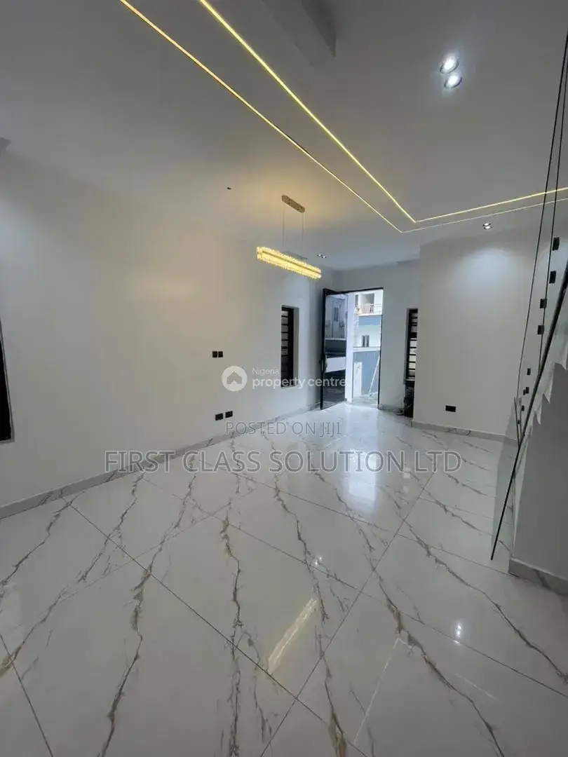 4bdrm Duplex in Ikota for sale