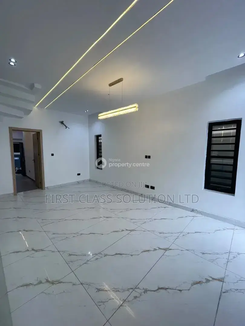 4bdrm Duplex in Ikota for sale