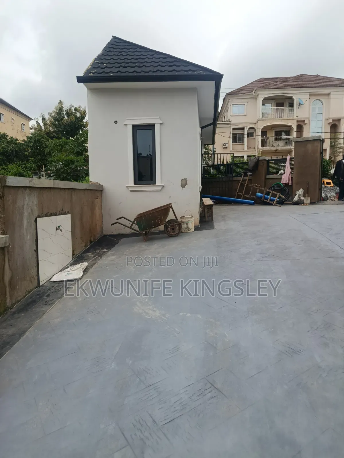 3bdrm Block of Flats in Light City, Durumi for sale