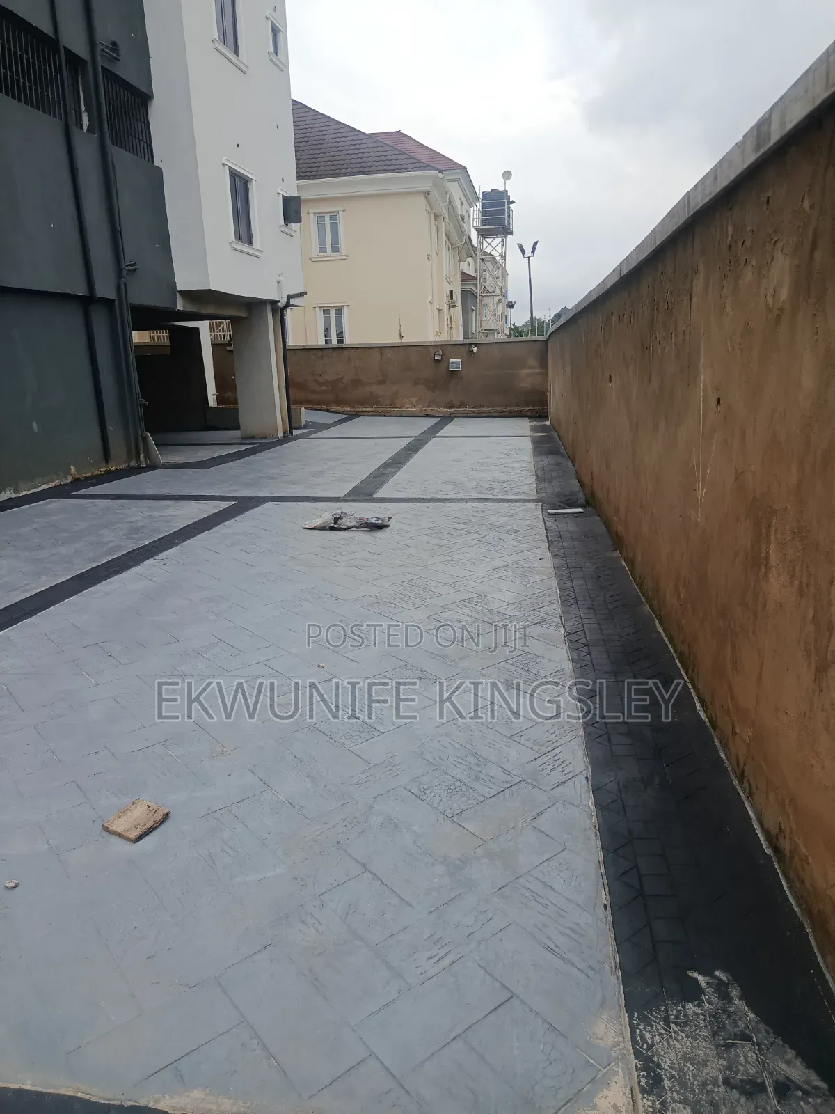 3bdrm Block of Flats in Light City, Durumi for sale