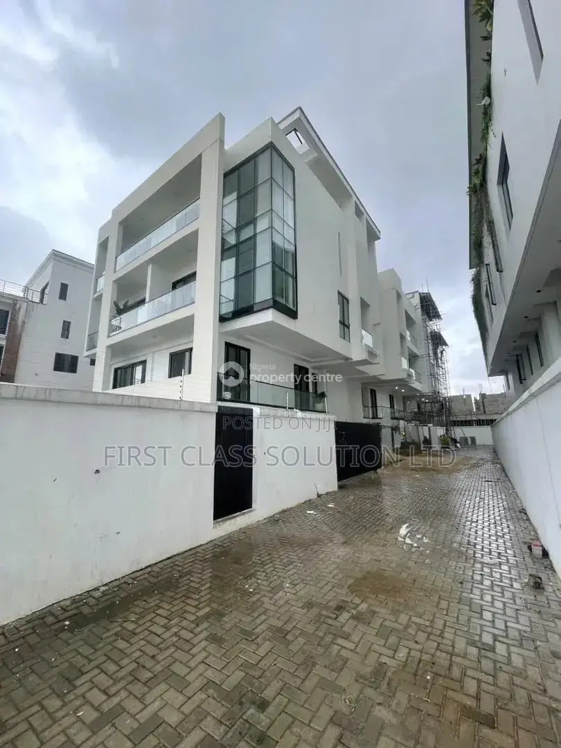 4bdrm Duplex in Banana Island for sale