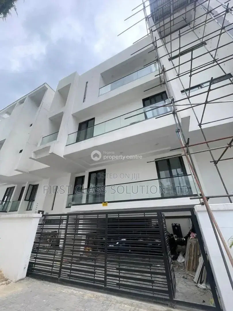 4bdrm Duplex in Banana Island for sale