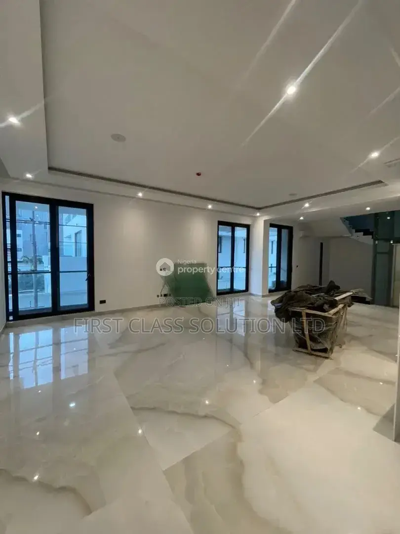 4bdrm Duplex in Banana Island for sale