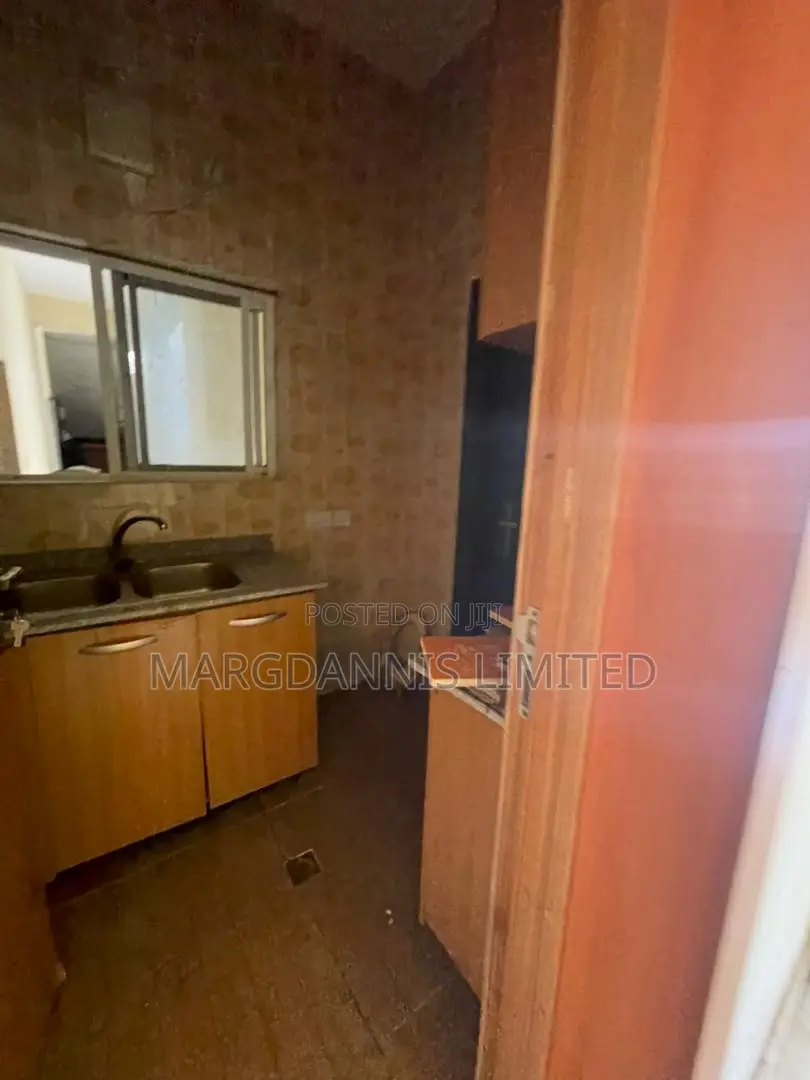 3bdrm Block of Flats in Sangotedo, Lagos Island / Lagos Island for sale