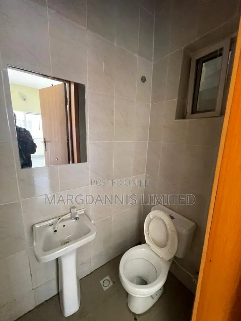 3bdrm Block of Flats in Sangotedo, Lagos Island / Lagos Island for sale