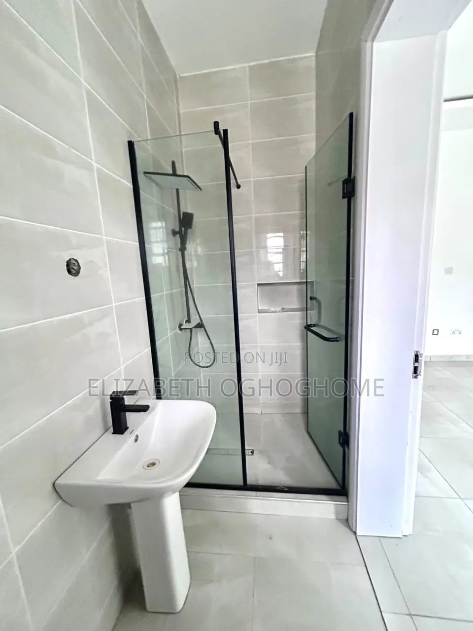 3bdrm Apartment in Lekki Phase 1 for rent