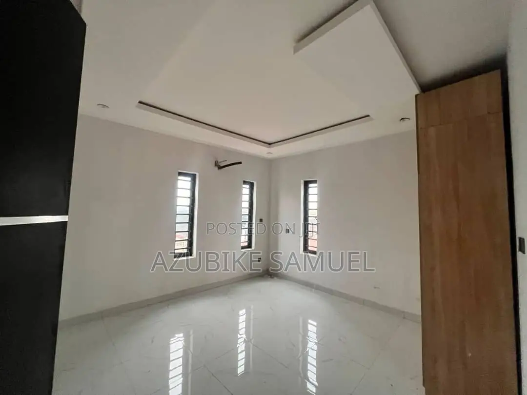 4bdrm Townhouse / Terrace in Omole Phase 2 for rent