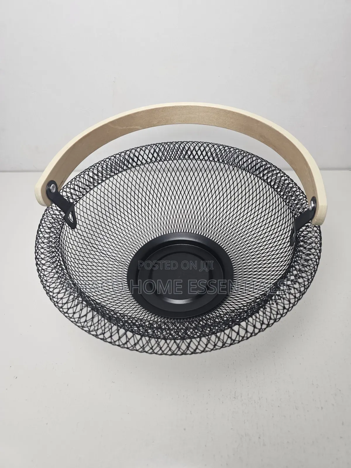 Black Wire Mesh Fruit Storage Basket With Wooden Handle