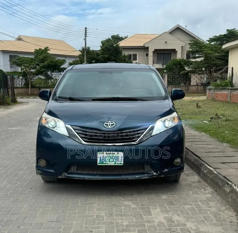 Toyota Sienna XLE 7 Passenger 2011 Blue