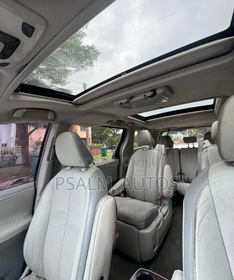 Toyota Sienna XLE 7 Passenger 2011 Blue