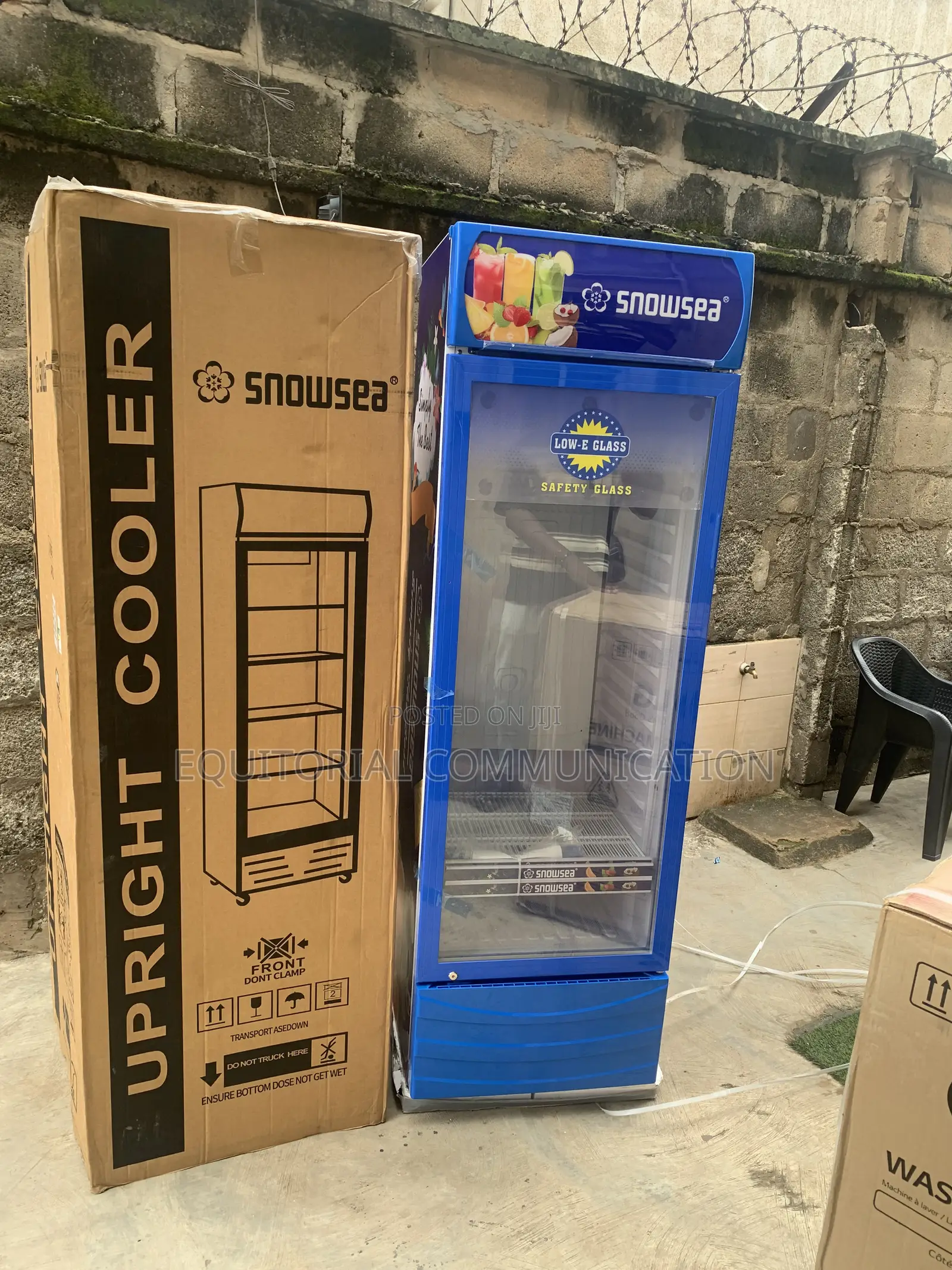 Snowsea Glass Showcase Beverage Cooler