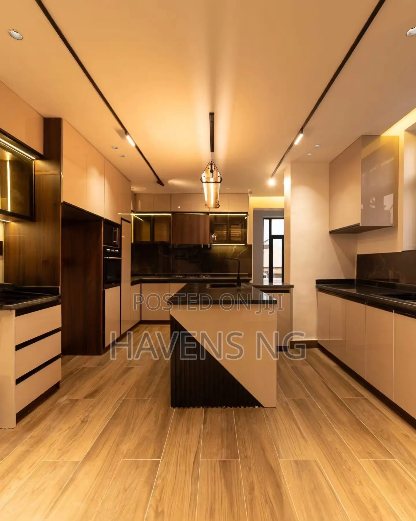 5bdrm Duplex in Apo Resettlement for sale