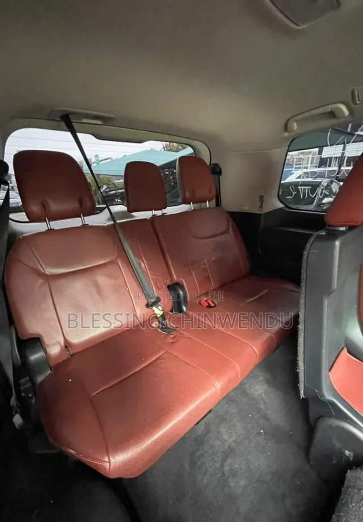 Lexus LX 570 (5 seats) AWD 2016 Gold
