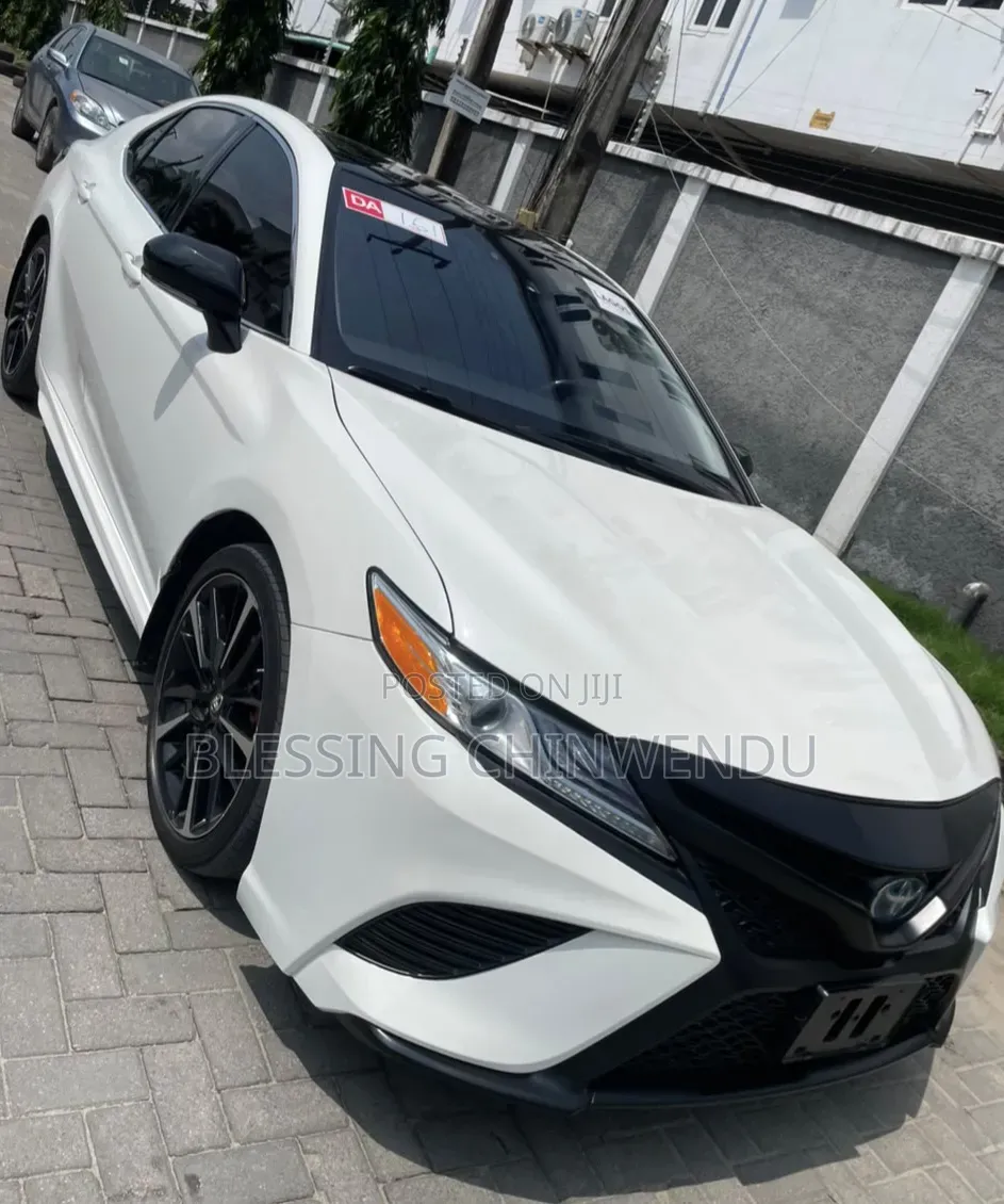 Toyota Camry XSE (2.5L 4cyl 8A) 2019 White