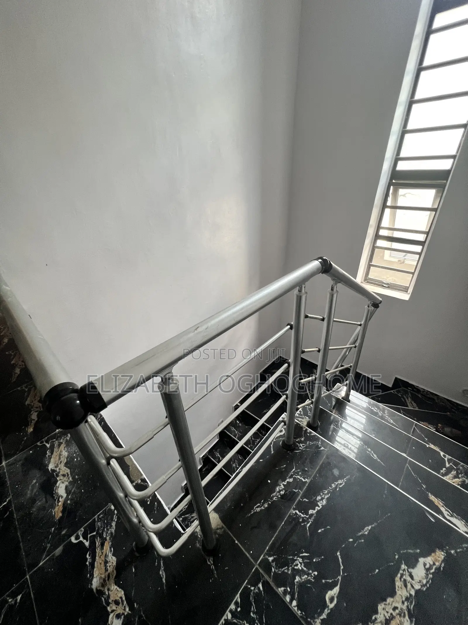 5bdrm Duplex in Ikota for rent