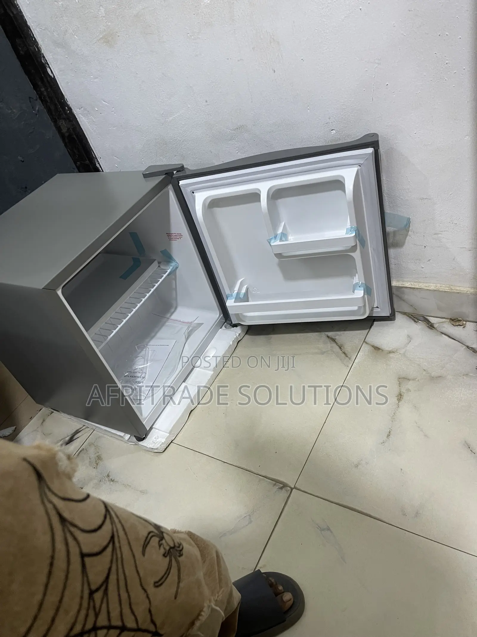 Skyrun BCD-50HW Mini Refrigerator
