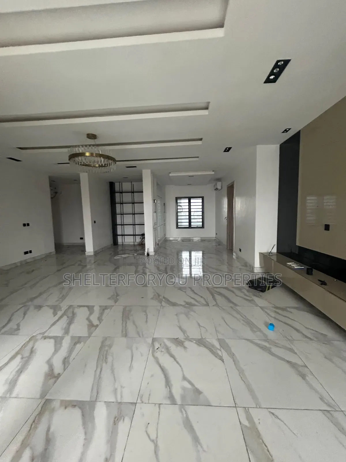3bdrm Apartment in Lekki Phase 1 for rent