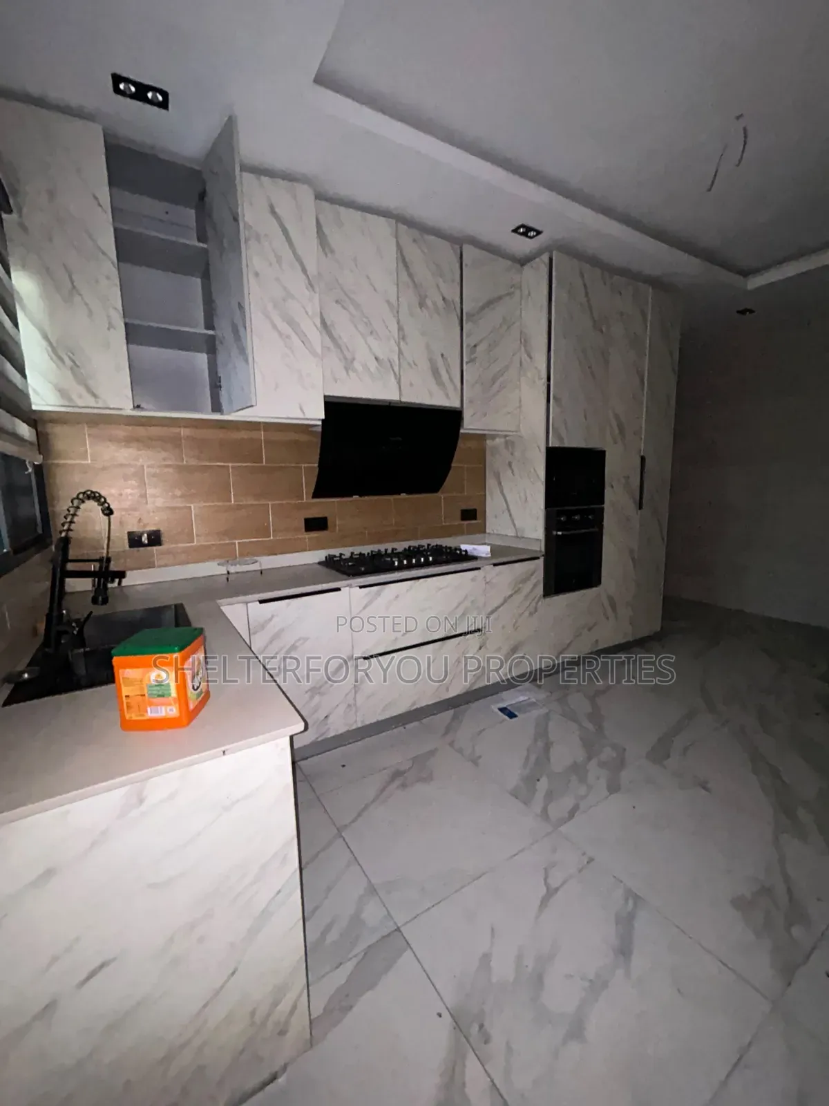 3bdrm Apartment in Lekki Phase 1 for rent
