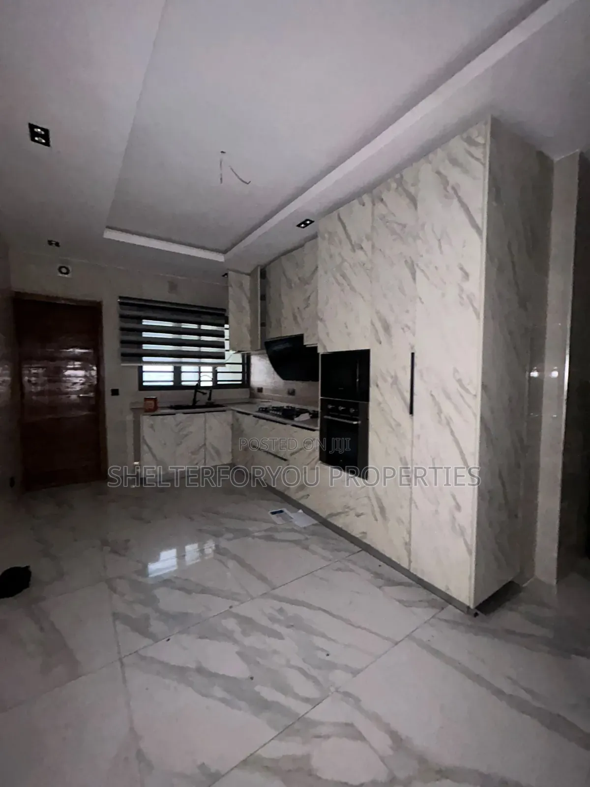 3bdrm Apartment in Lekki Phase 1 for rent