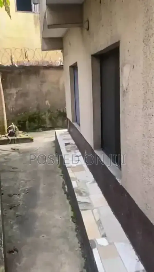 Furnished 2bdrm Apartment in Off Obi Wali, Rumuigbo for sale