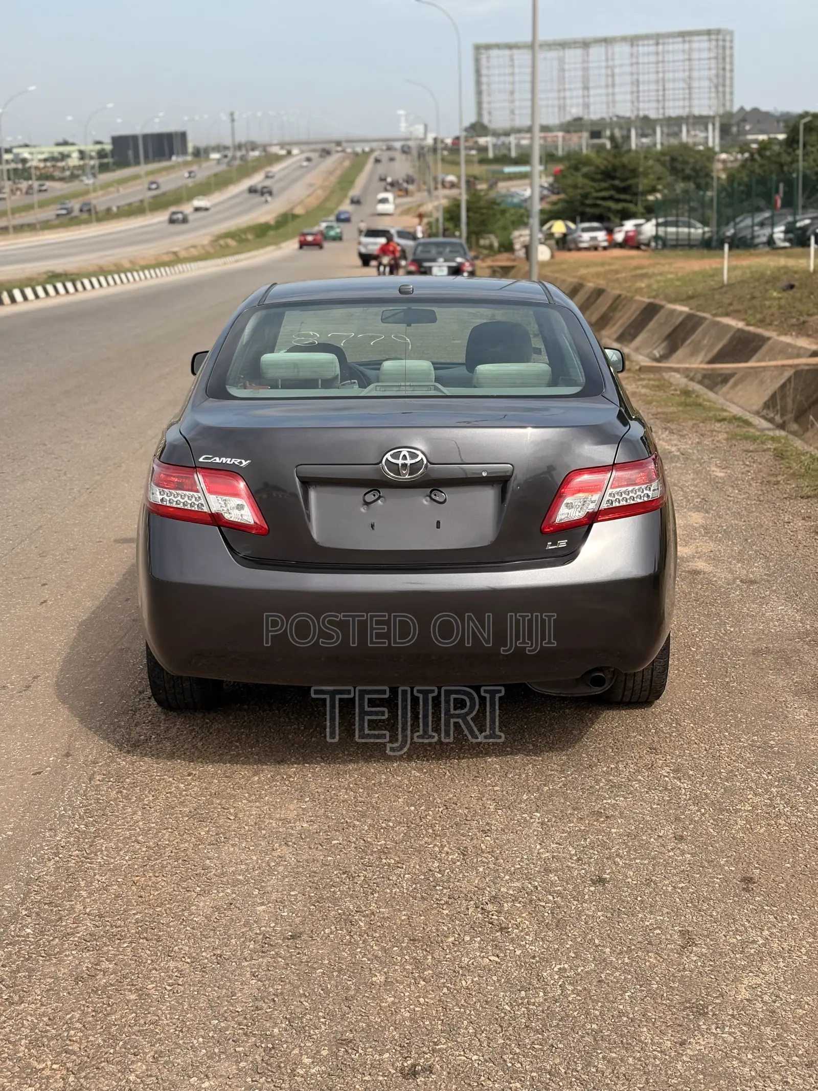 Toyota Camry LE 4dr Sedan (2.5L 4cyl 6AM) 2010 Gray
