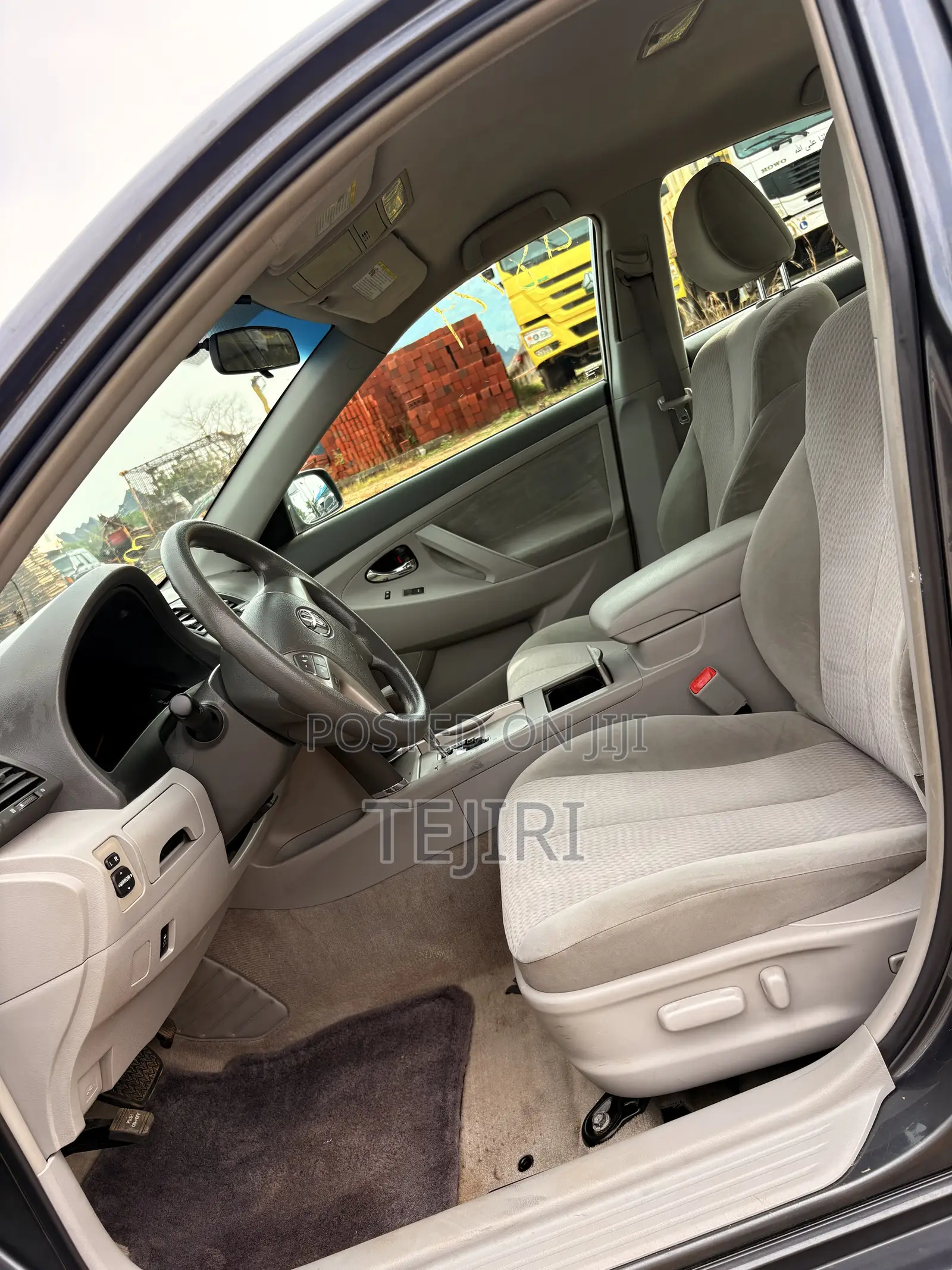 Toyota Camry LE 4dr Sedan (2.5L 4cyl 6AM) 2010 Gray