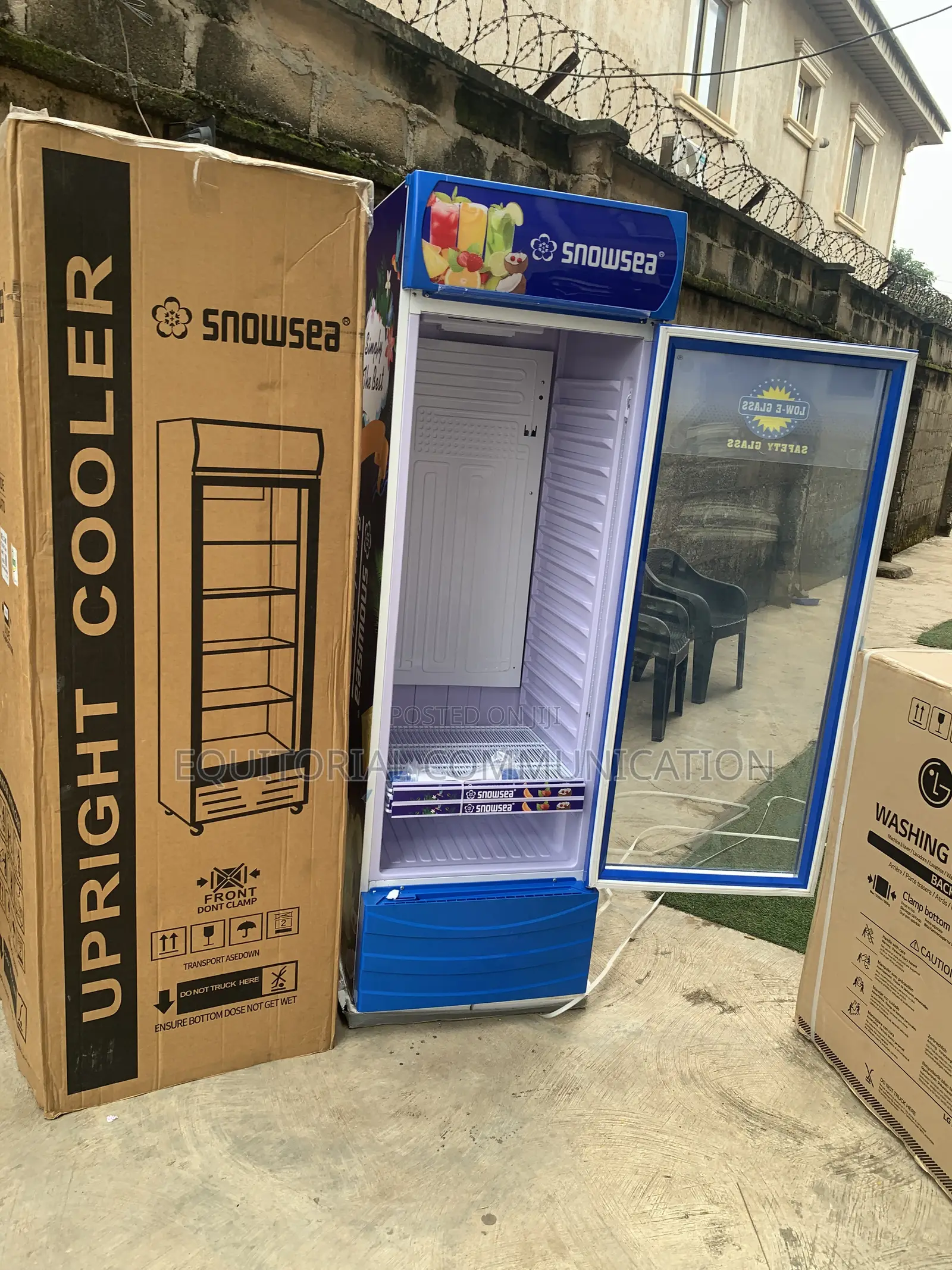 SNOWSEA Upright Refrigerated Showcase