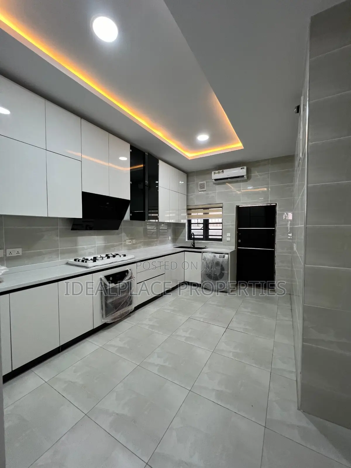 4bdrm Townhouse / Terrace in Adeola Odeku for rent