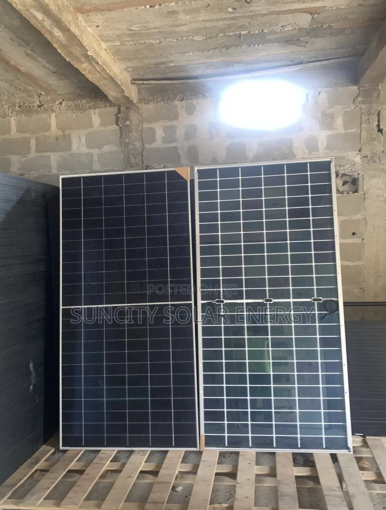 585w Ronma Grade a Bifacial Solar Panel(Black Frame)