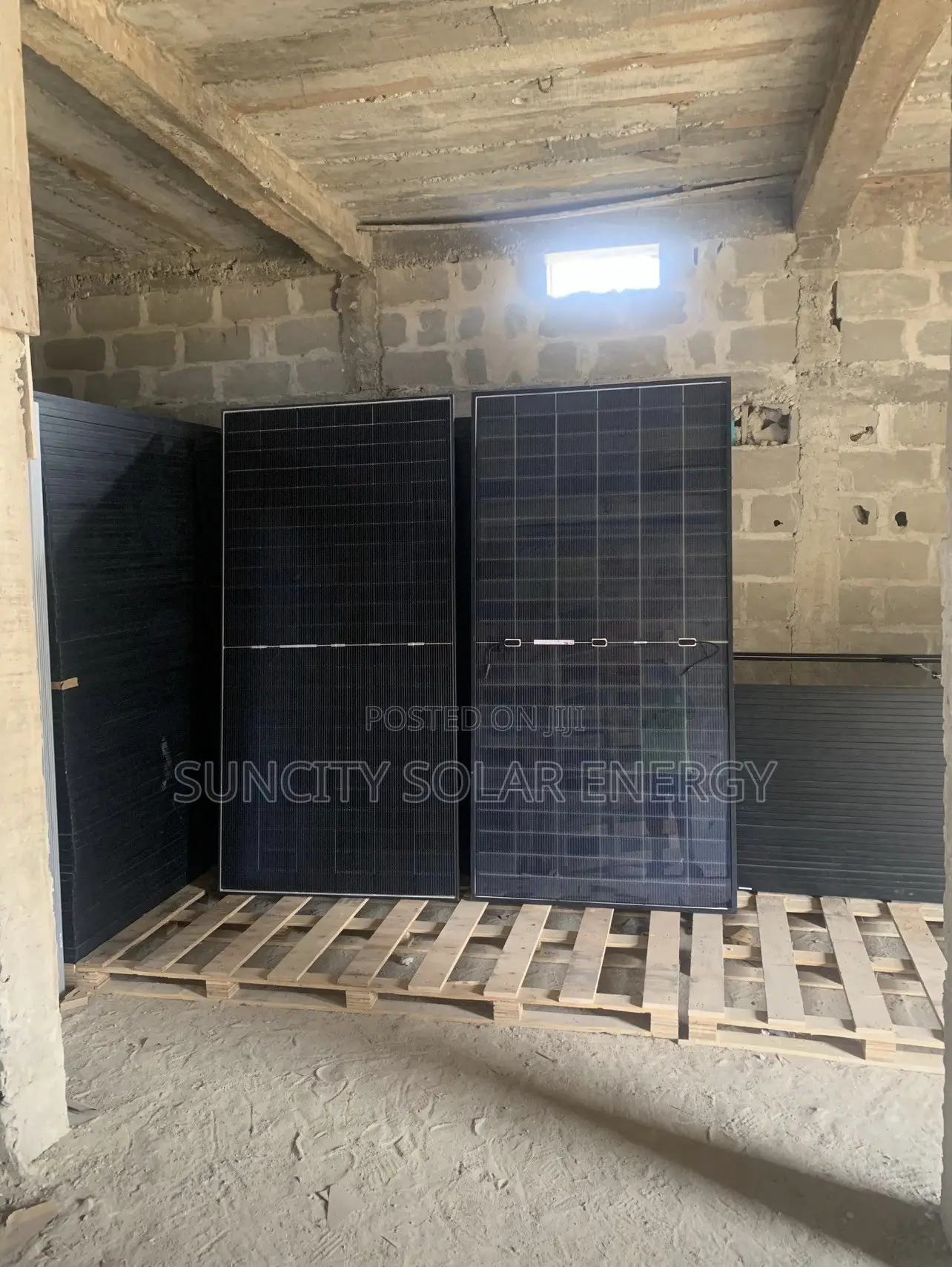 585w Ronma Grade a Bifacial Solar Panel(Black Frame)