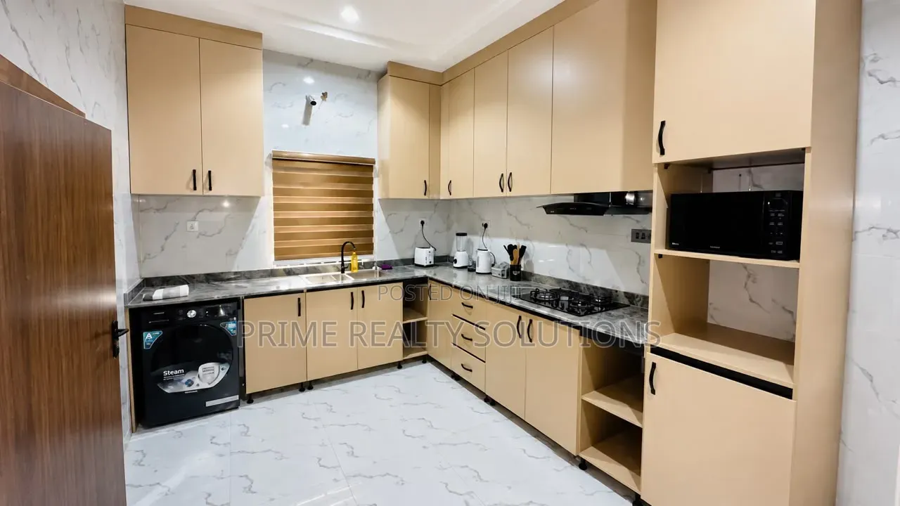 2 Bedroom Maisonette With Sea View