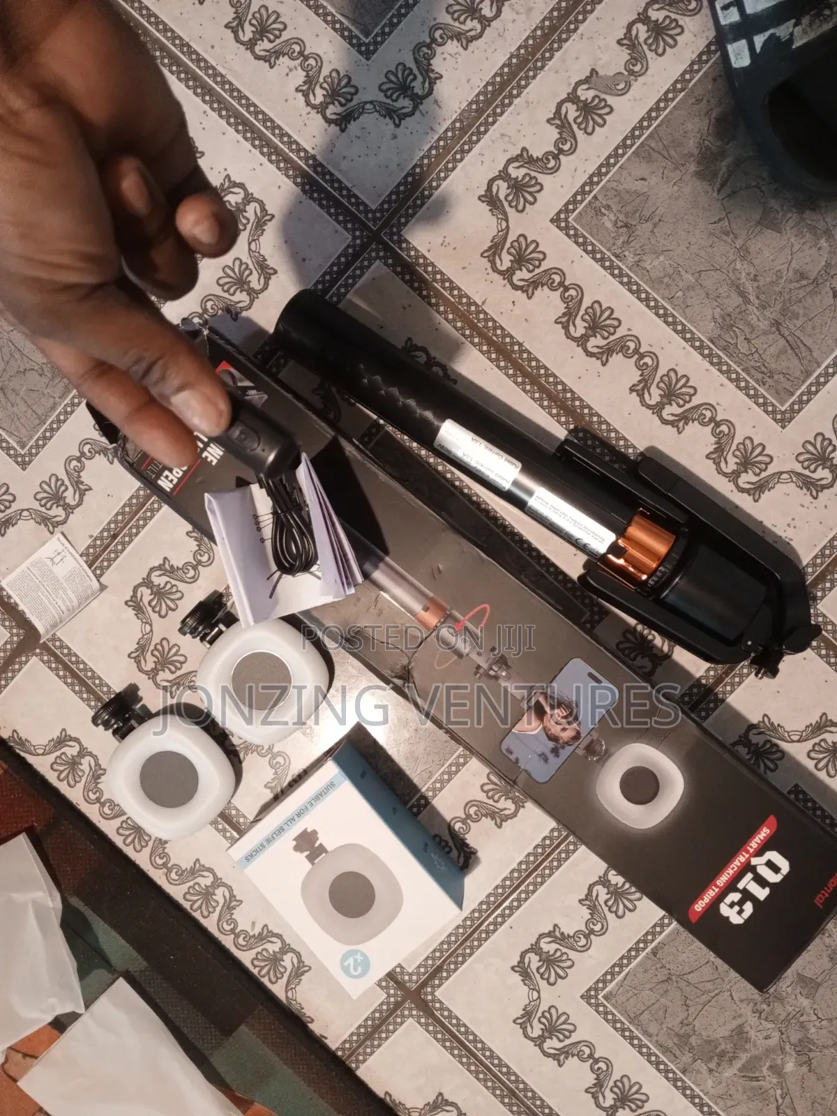 Q13 AI Face Tracking Tripod
